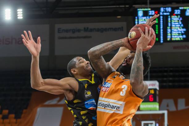 德甲巅峰对决：莱红牛主场阻击拜仁，残阵豪门遇高压考验